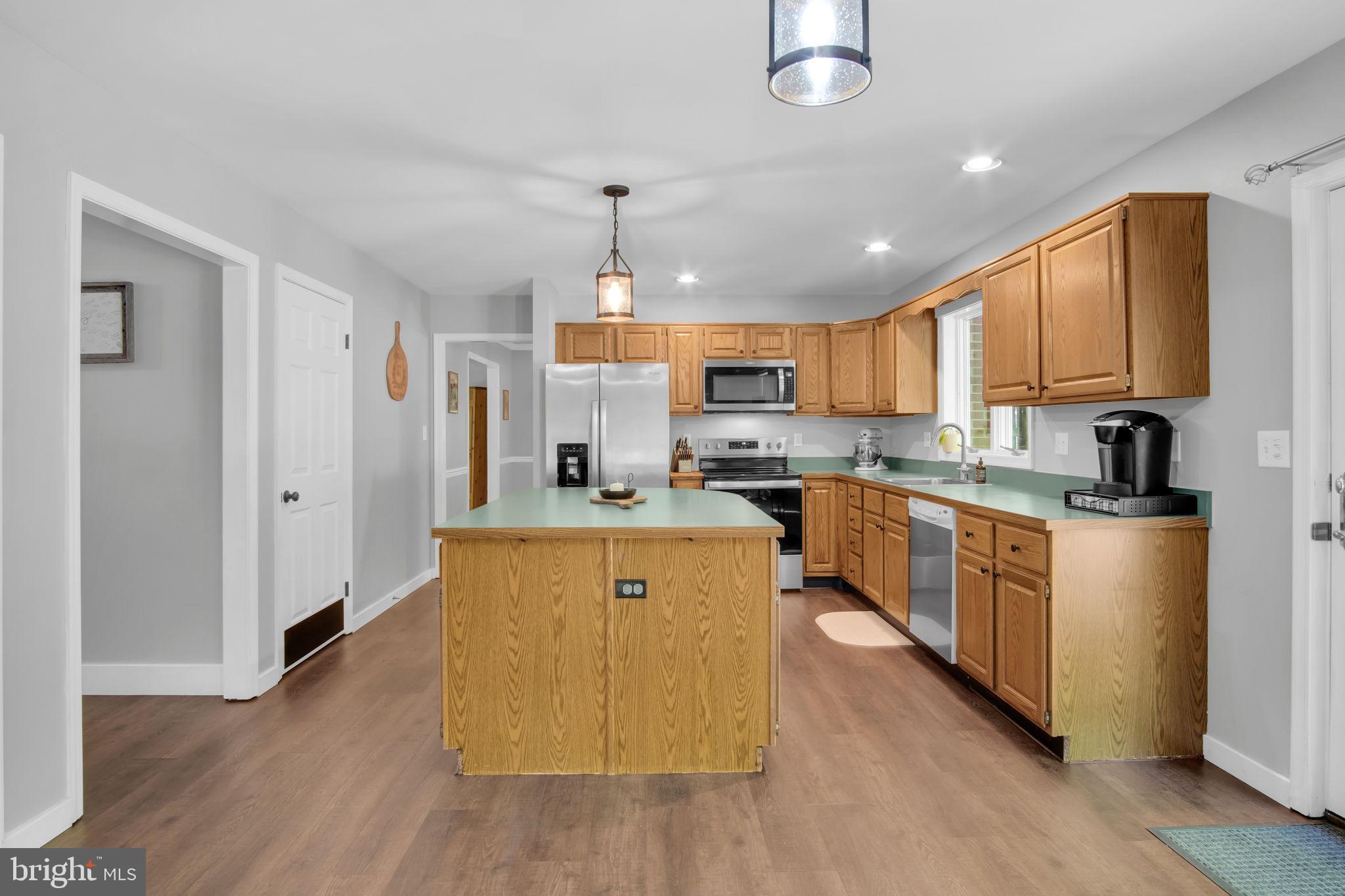 580 Spring Lane Boiling Springs, PA 17007 - Photo 9 of 37
