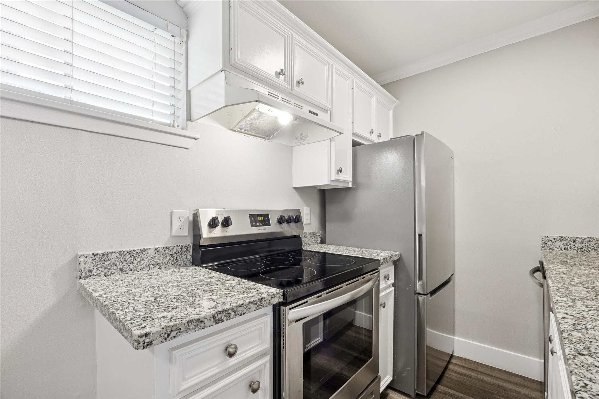 3618 Garrott Street, Unit 13 Houston, TX 77006 - Photo 2 of 10