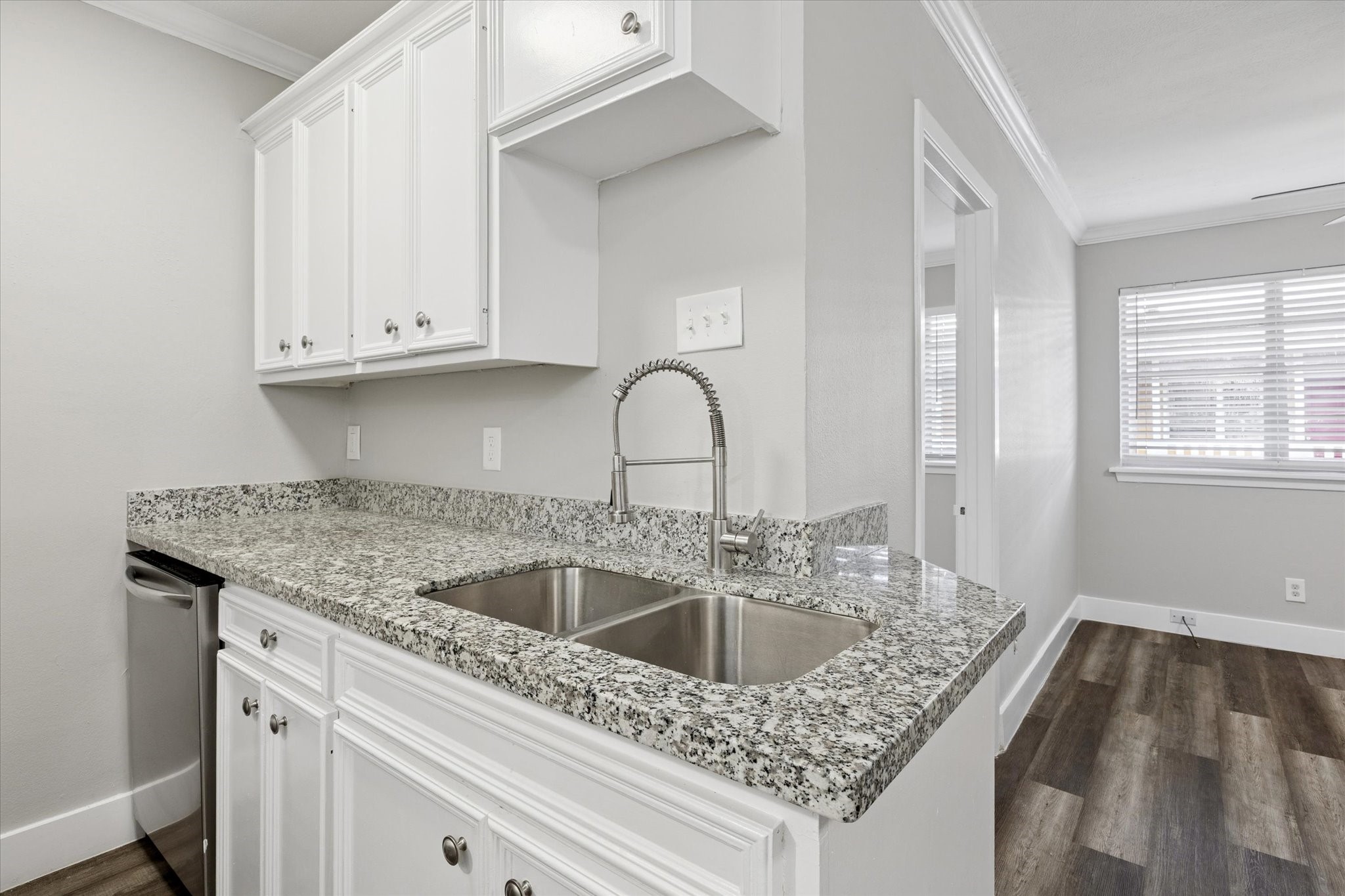 3618 Garrott Street, Unit 13 Houston, TX 77006 - Photo 3 of 10