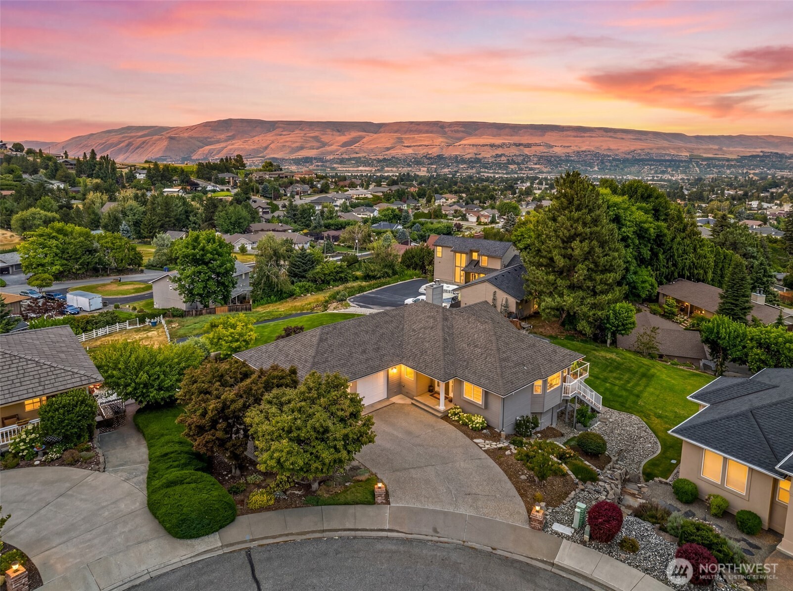 507 Day Road North Wenatchee, WA 98801 - Photo 2 of 40