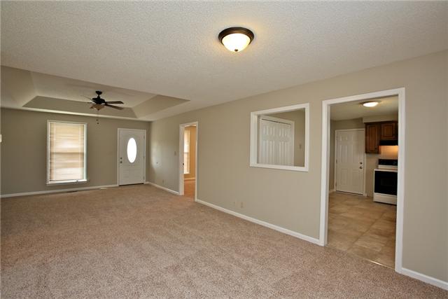 1013 McClardy Road Clarksville, TN 37042 - Photo 8 of 17 Living room