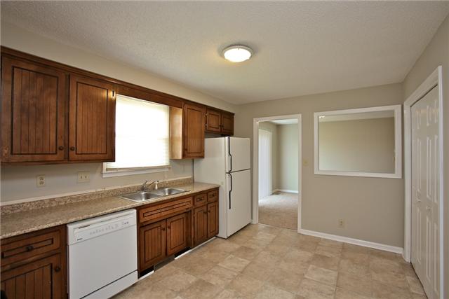 1013 McClardy Road Clarksville, TN 37042 - Photo 9 of 17 Kitchen