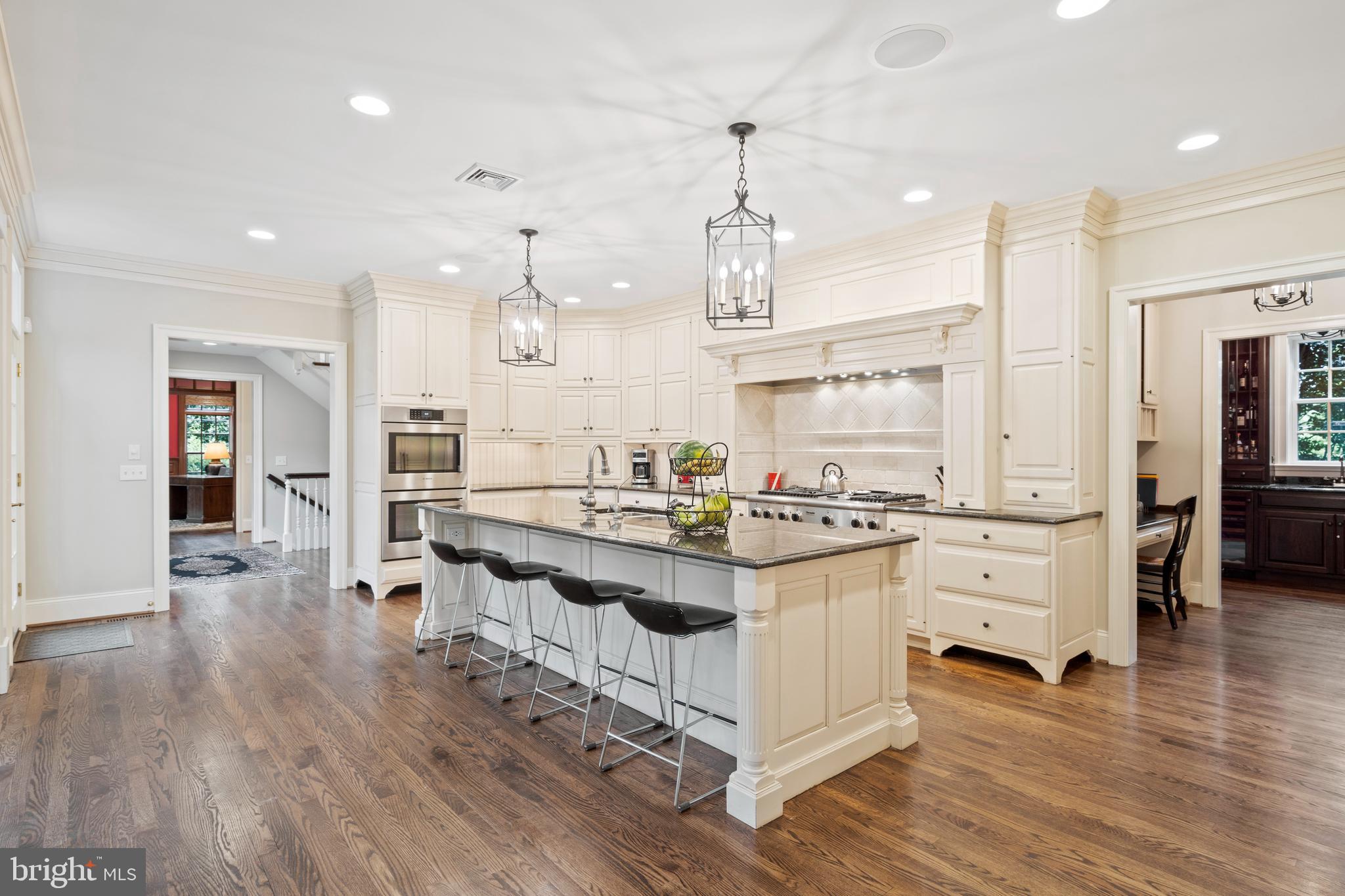 211 Atlee Road Wayne, PA 19087 - Photo 20 of 90 sun soaked eat in gourmet Kitchen