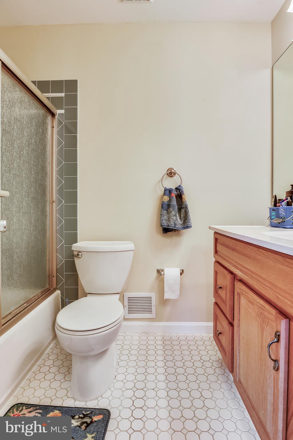 9621 Shadow Oak Drive Montgomery Village, MD 20886 - Photo 5 of 32