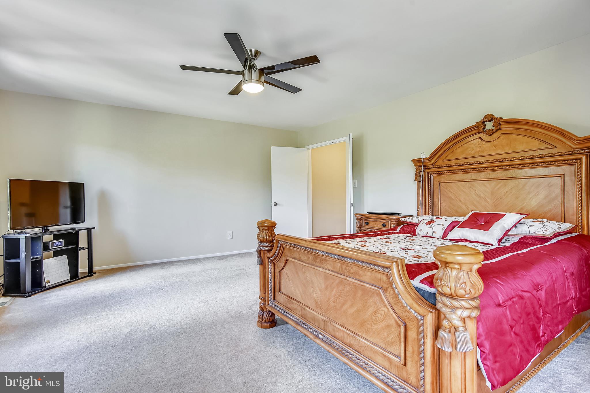 9621 Shadow Oak Drive Montgomery Village, MD 20886 - Photo 9 of 32