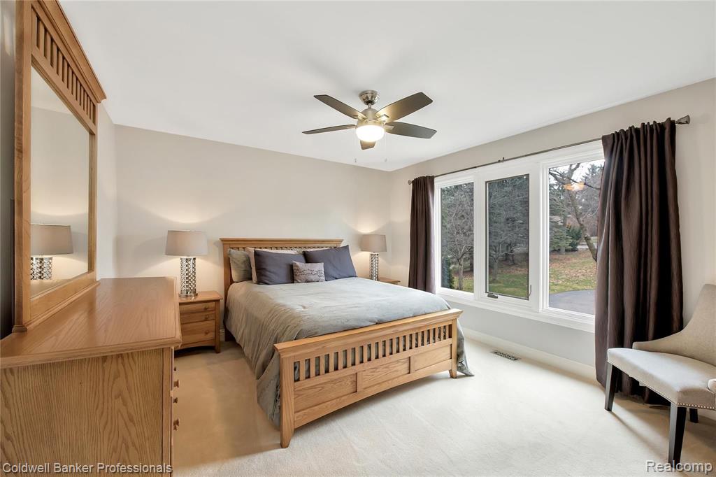 135 West Hickory Grove Road Bloomfield Hills, MI 48304 - Photo 20 of 42