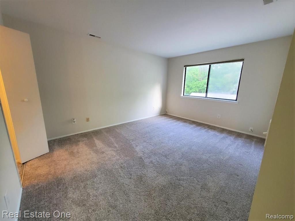 29870 West 12 Mile Road, Unit 706 Farmington Hills, MI 48334 - Photo 8 of 16