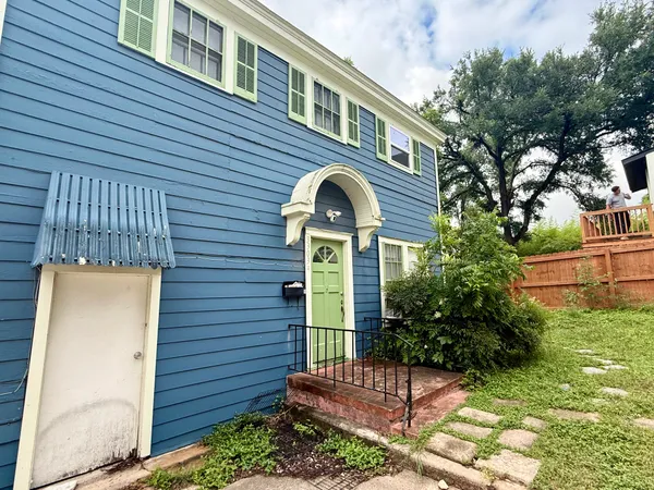 $1,000 | 3305 Duval Street, Unit B, Austin, TX 78705