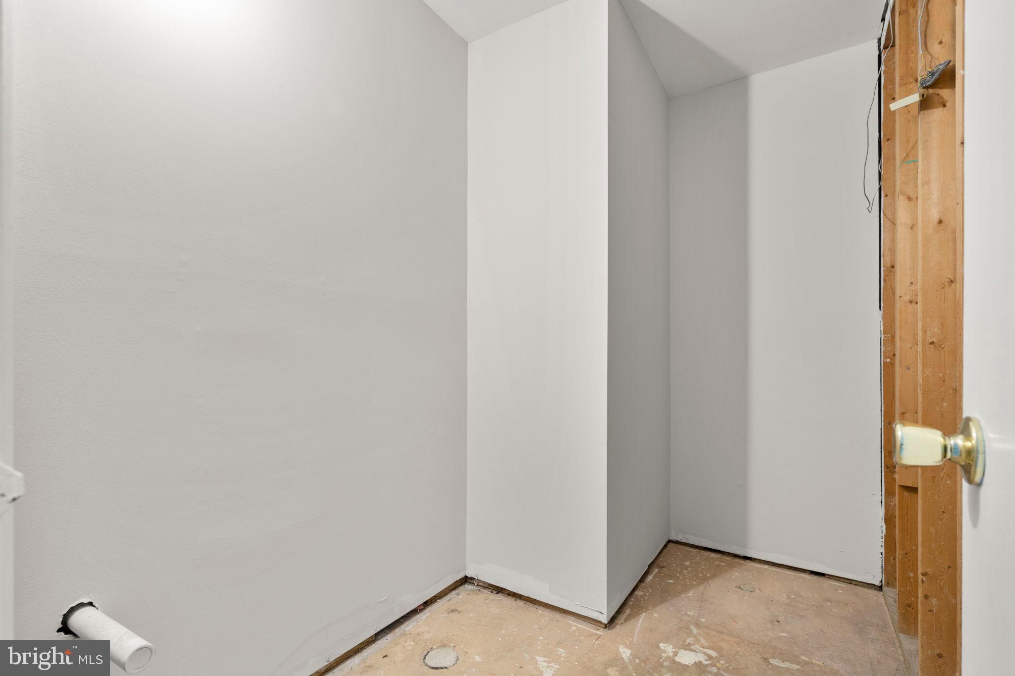 2126 Golf Course Drive Reston, VA 20191 - Photo 38 of 48 a view of a livingroom