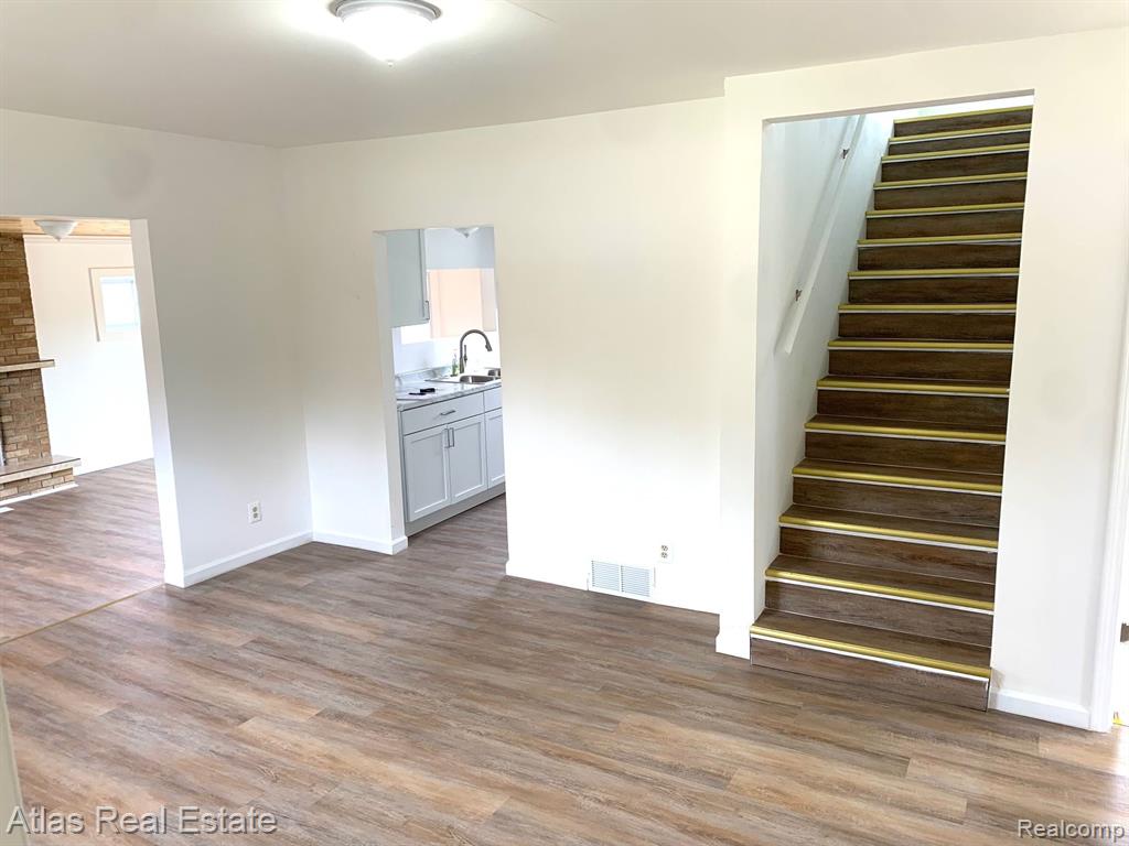 3204 North Linden Road Flint, MI 48504 - Photo 8 of 28