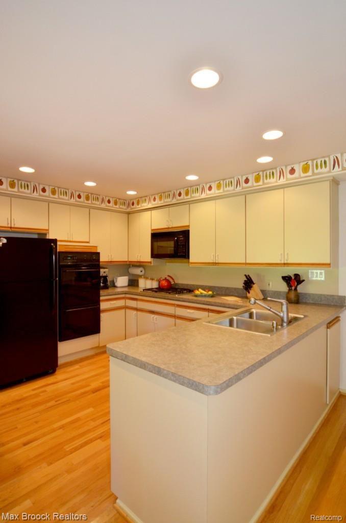 3791 West Pemberton Road Bloomfield Hills, MI 48302 - Photo 49 of 82 kitchentall11 copy.jpg