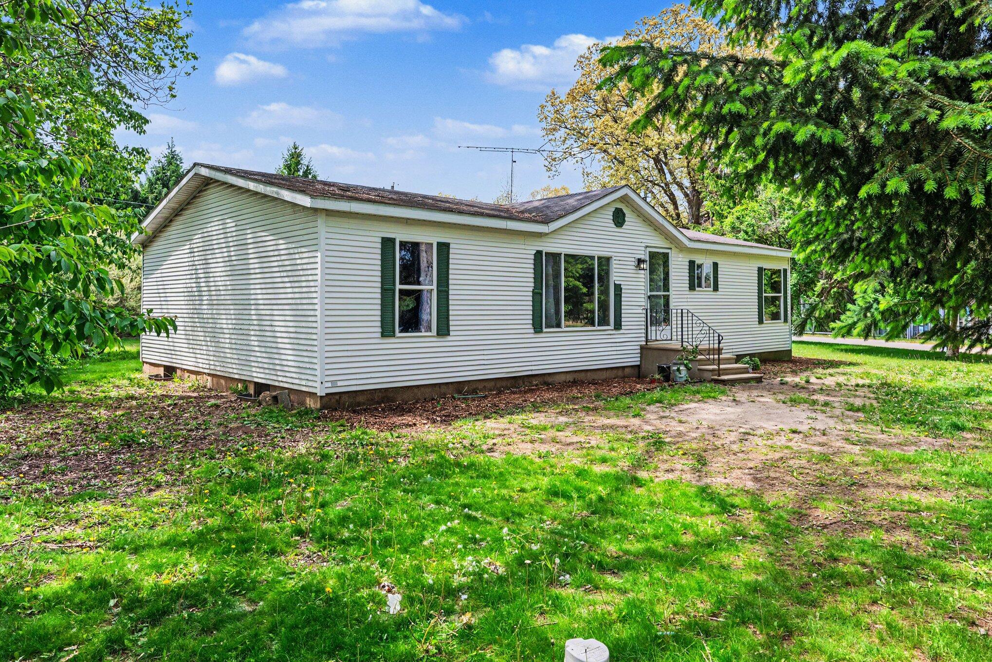 62252 Shaffer Road Constantine, MI 49042 - Photo 3 of 17 015_crs_2487_876