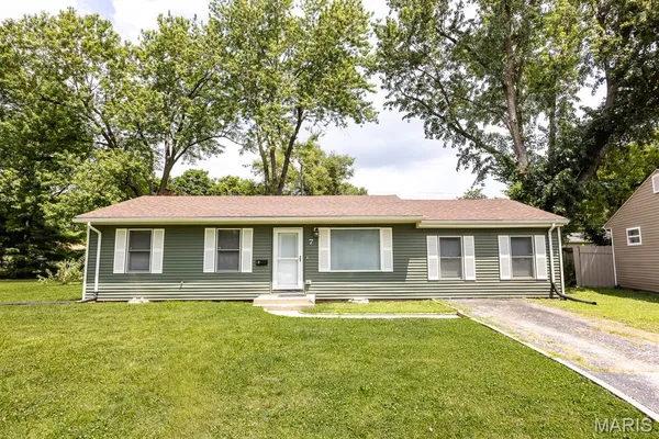 $154,900 | 7 Jennine Drive, Belleville, IL 62226