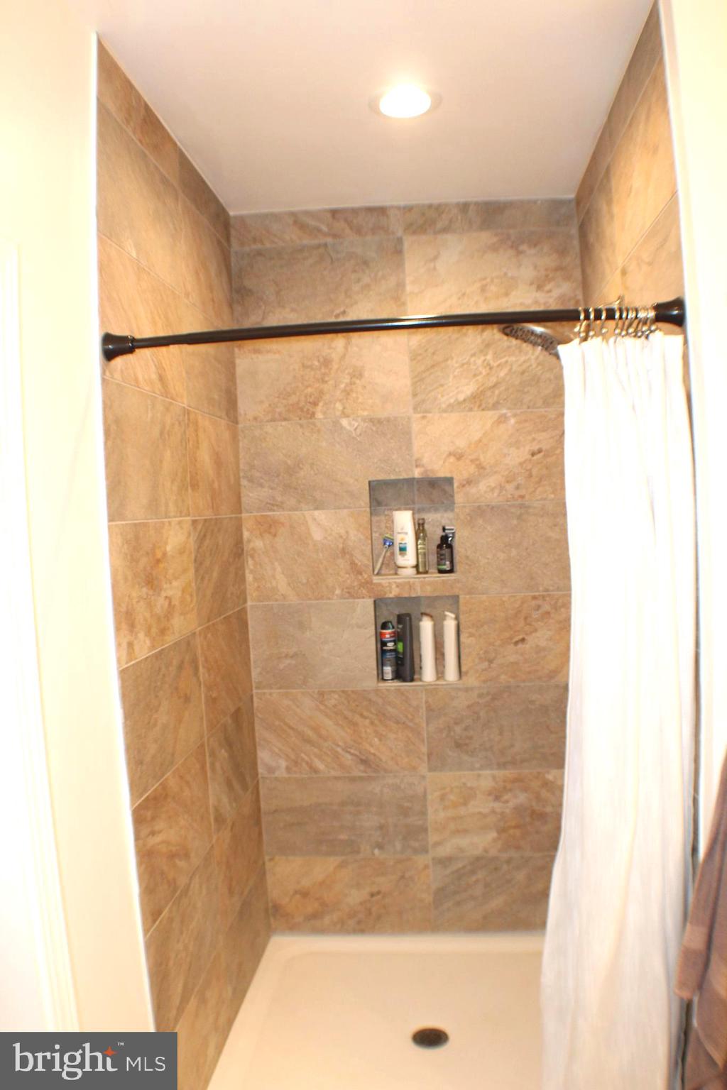 2859 Centennial Road Hanover, PA 17331 - Photo 20 of 45 MASTER BATH