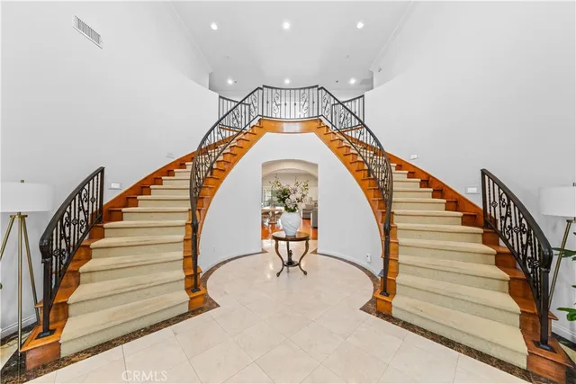 a view of entryway with a front door