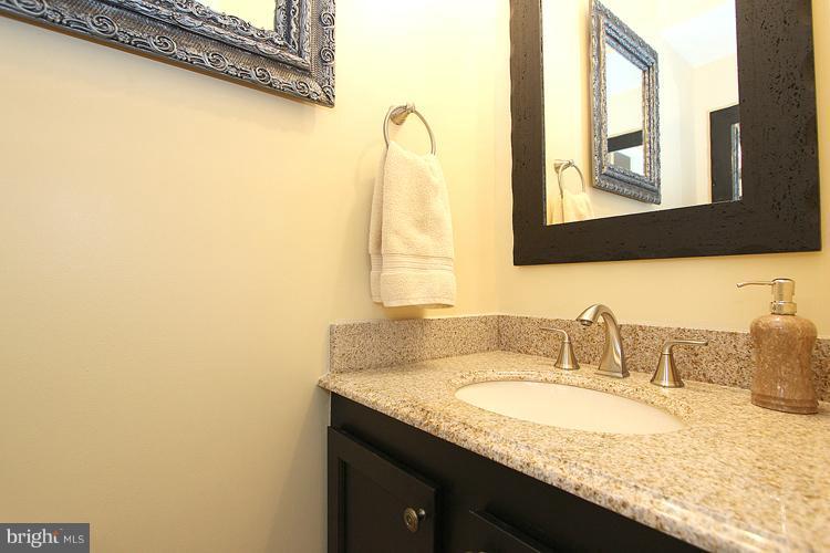 11614 Deer Forest Road Reston, VA 20194 - Photo 4 of 30 Bath