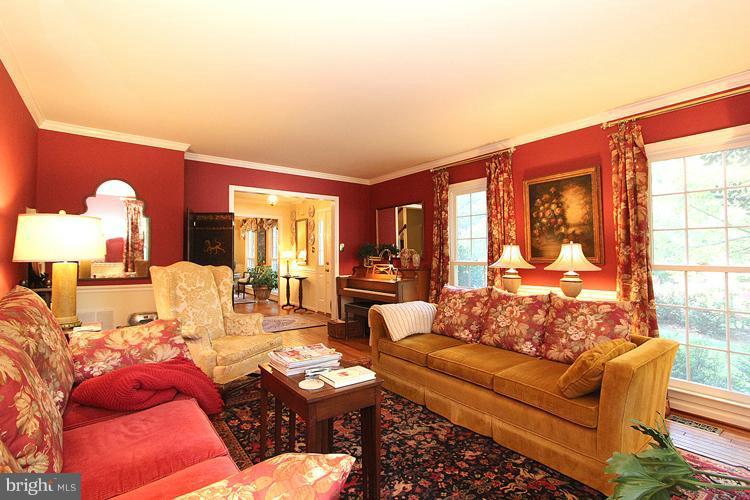 11614 Deer Forest Road Reston, VA 20194 - Photo 9 of 30 Living Room