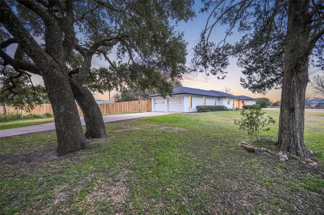 $650,000 | 6569 Cutoff Road, Fayetteville, TX 78940