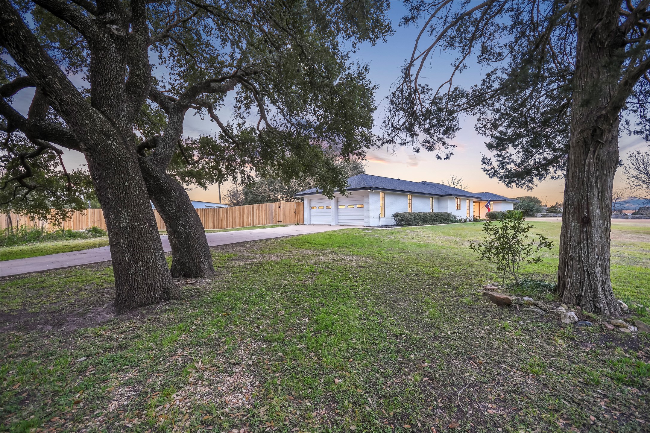 6569 Cutoff Road Fayetteville, TX 78940 - Photo 2 of 39