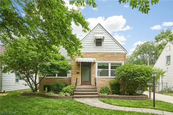 $220,000 | 6876 Greenleaf Avenue, Parma Heights, OH 44130