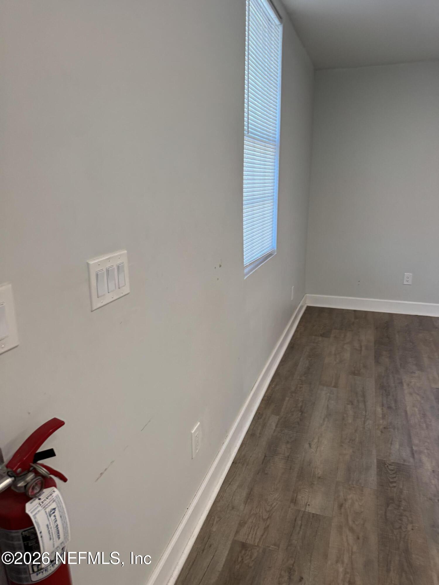 2357 College Street Jacksonville, FL 32204 - Photo 9 of 12 an empty room with a window