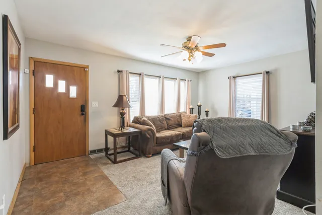 $184,000 | 3323 25th Avenue, Rock Island, IL 61201