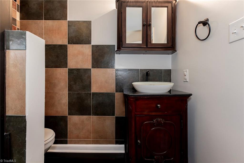 5741 Bramblegate Road, Unit E Greensboro, NC 27409 - Photo 23 of 40