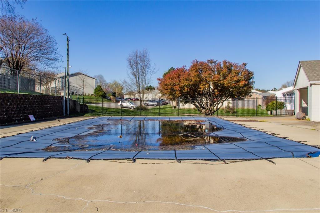 5741 Bramblegate Road, Unit E Greensboro, NC 27409 - Photo 39 of 40