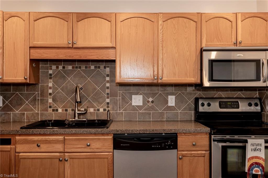 5741 Bramblegate Road, Unit E Greensboro, NC 27409 - Photo 4 of 40