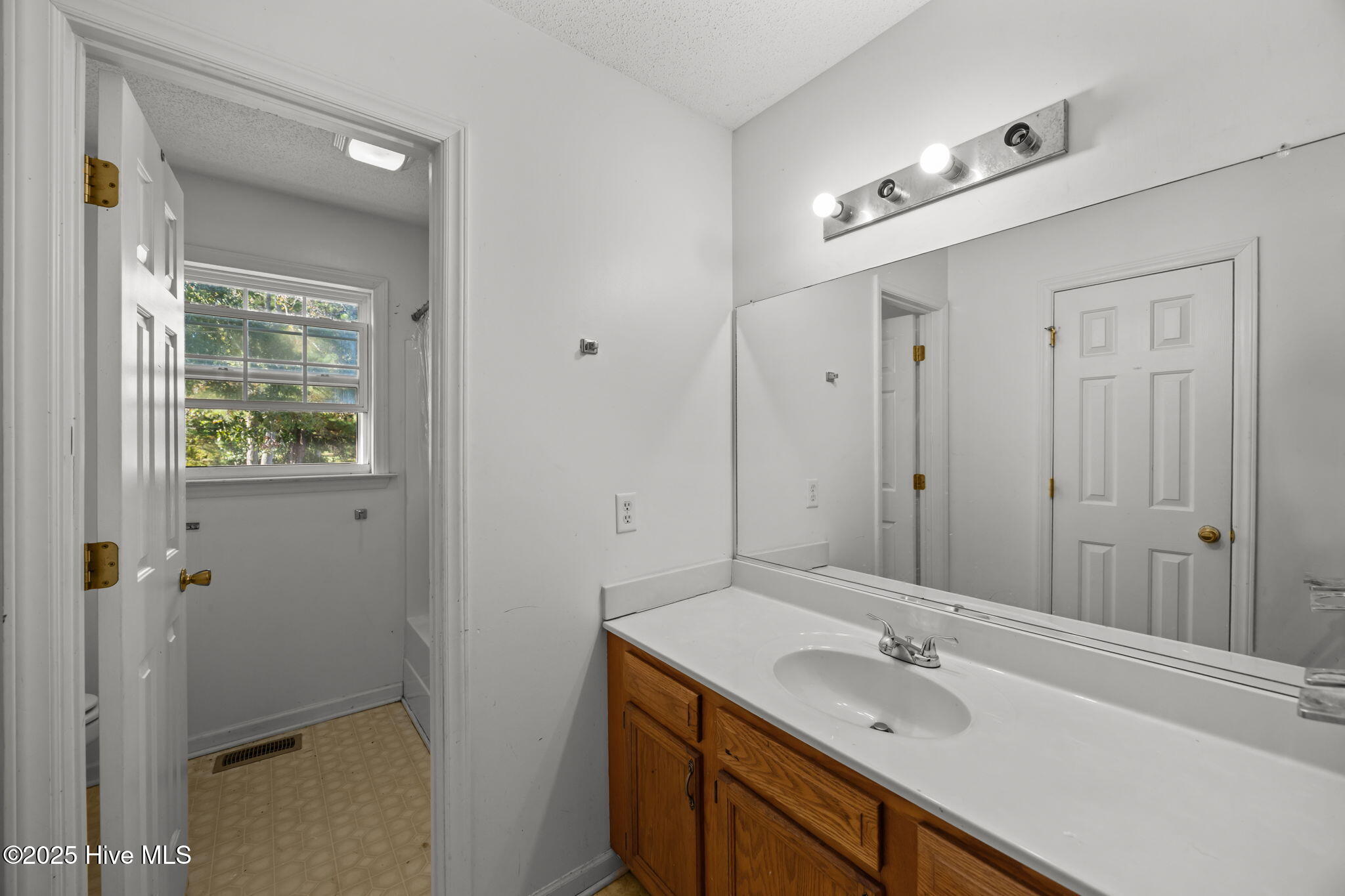1403 Lockwood Road Kinston, NC 28501 - Photo 13 of 32 Master Bath