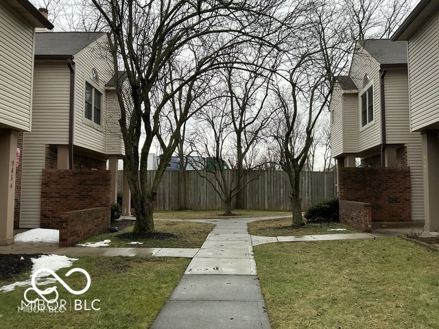 9452 Maple Way Indianapolis, IN 46268 - Photo 3 of 10