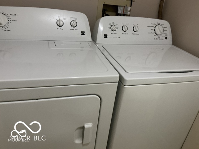 9452 Maple Way Indianapolis, IN 46268 - Photo 6 of 10