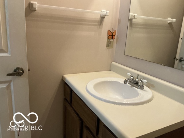 9452 Maple Way Indianapolis, IN 46268 - Photo 8 of 10