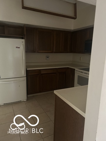 9452 Maple Way Indianapolis, IN 46268 - Photo 9 of 10