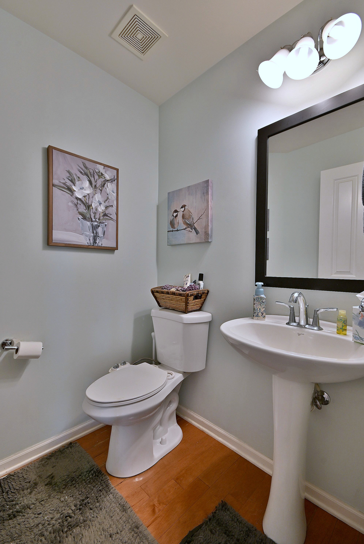 579 Homestead Court Aurora, IL 60506 - Photo 12 of 45 a bathroom with a toilet a sink and mirror