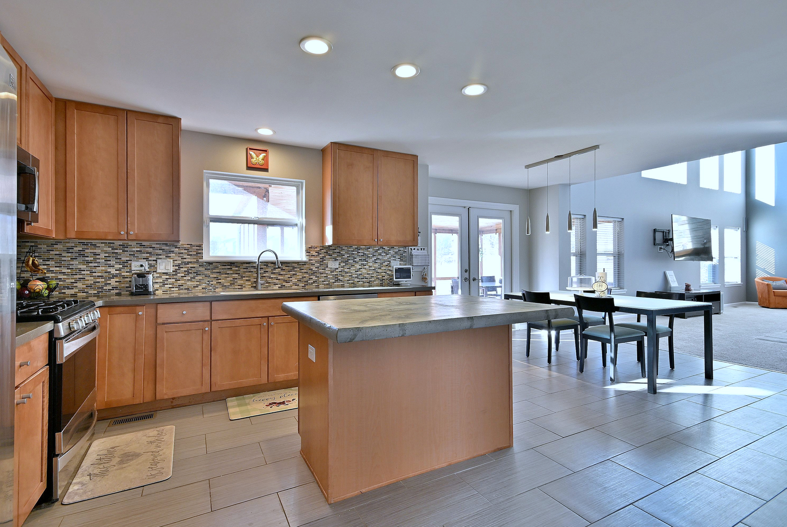 579 Homestead Court Aurora, IL 60506 - Photo 14 of 45 a kitchen with lots of counter top space and dining table