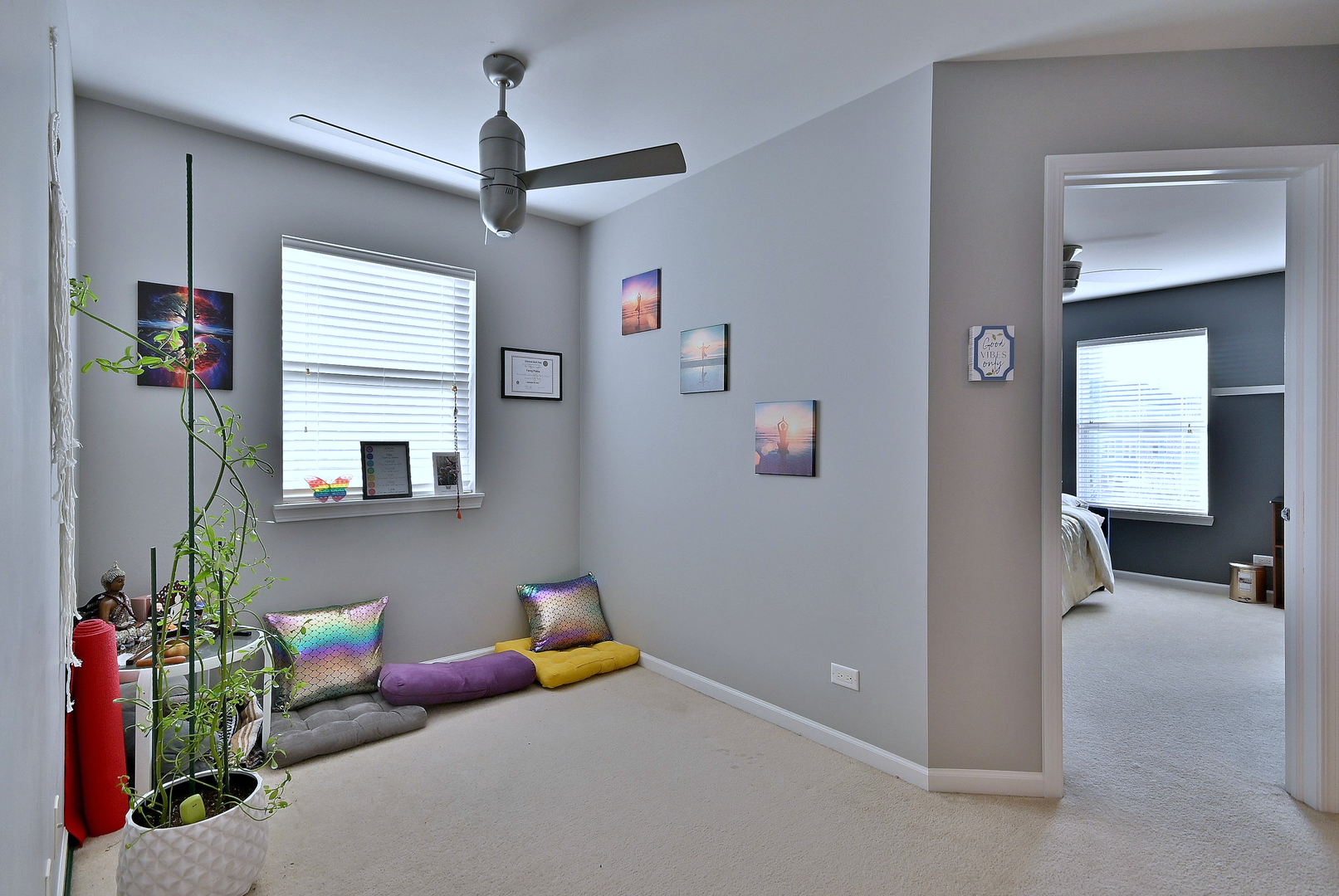 579 Homestead Court Aurora, IL 60506 - Photo 26 of 45 a living room with furniture and a chandelier