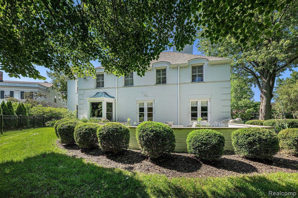 75 Lake Shore Road Grosse Pointe Farms, MI 48236 - Photo 4 of 45