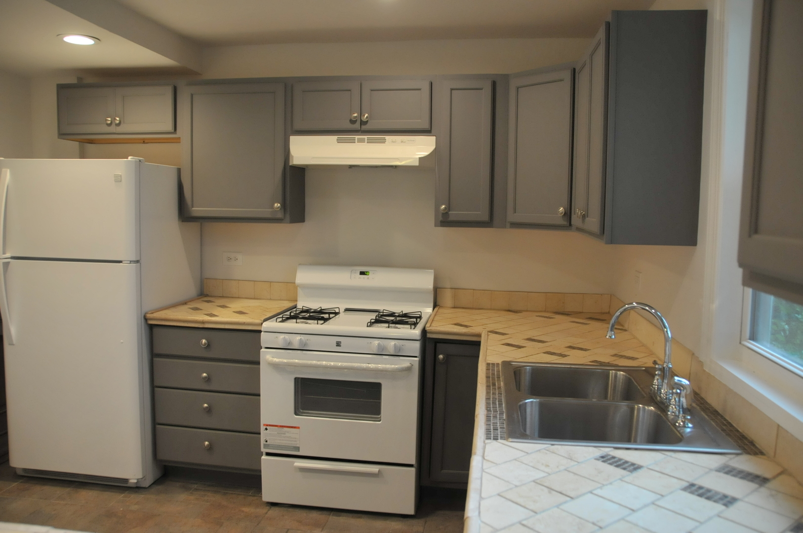 521 Cedar Crest Street Round Lake, IL 60073 - Photo 4 of 30