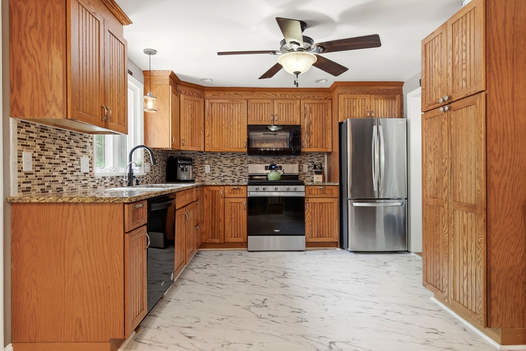 79 Martin Road Reading, MA 01867 - Photo 6 of 42