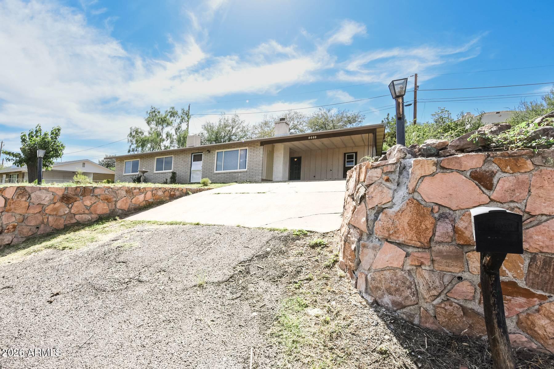 8440 South Springfield Road Globe, AZ 85501 - Photo 37 of 47 EXTERIOR DRIVEWAY