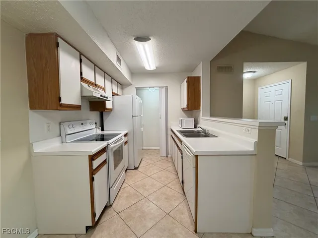 $1,200 | 12520 Equestrian Circle, Unit 312, Fort Myers, FL 33907