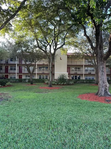 $1,850 | 200 Southwest 132nd Way, Unit 310L, Pembroke Pines, FL 33027