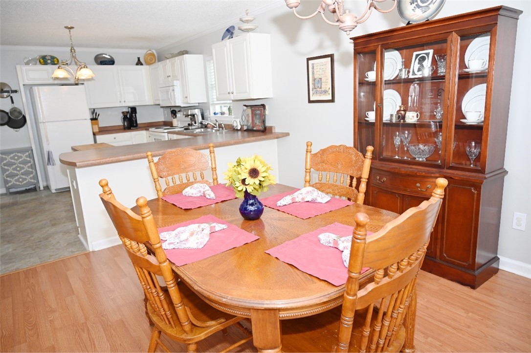 124 P-4-81 Pendleton, SC 29670 - Photo 10 of 42 Breakfast/Dining Area