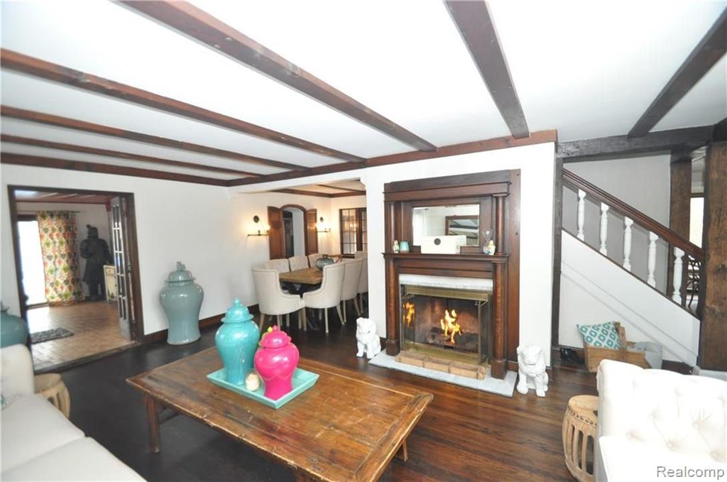 1540 Oxford Road Grosse Pointe Woods, MI 48236 - Photo 4 of 32