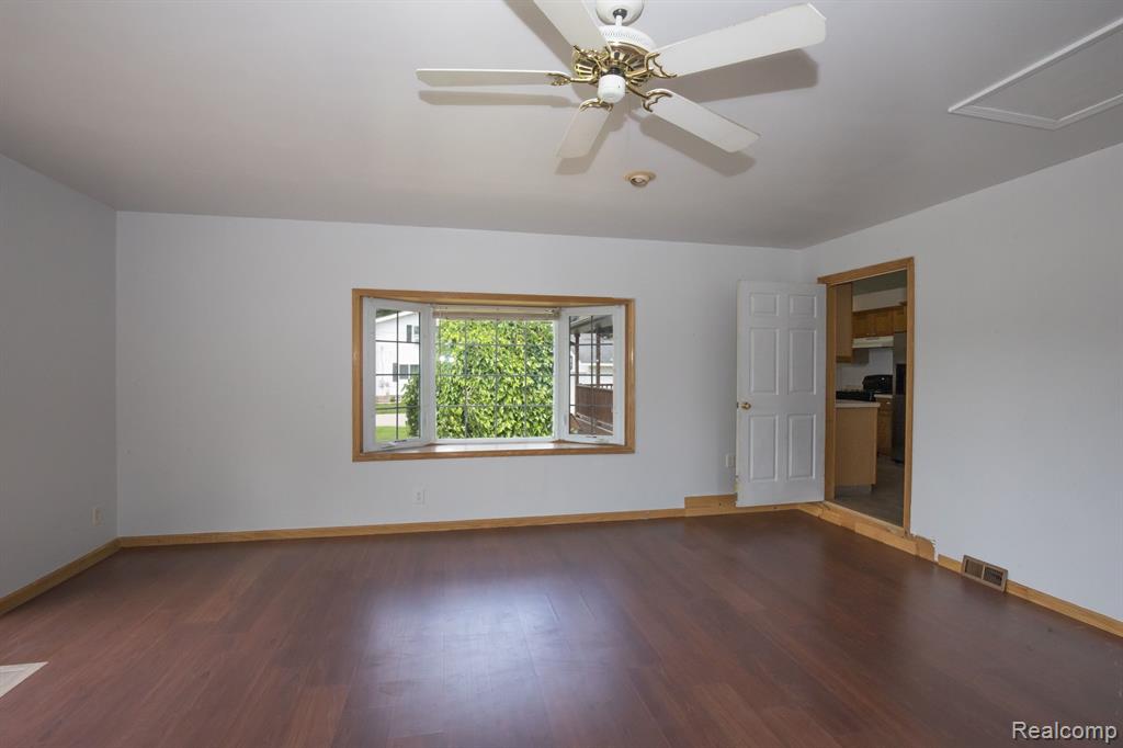 11423 Main Road Fenton, MI 48430 - Photo 10 of 36 Gallery Image 10