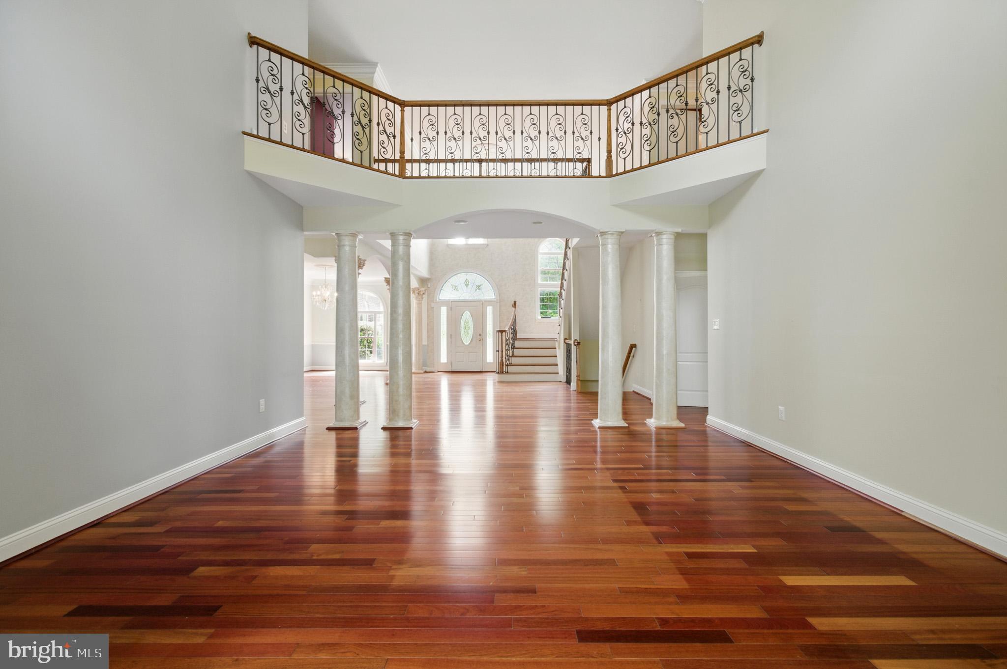 1002 Covington Way Annapolis, MD 21401 - Photo 16 of 78 a view of an entryway with a & window