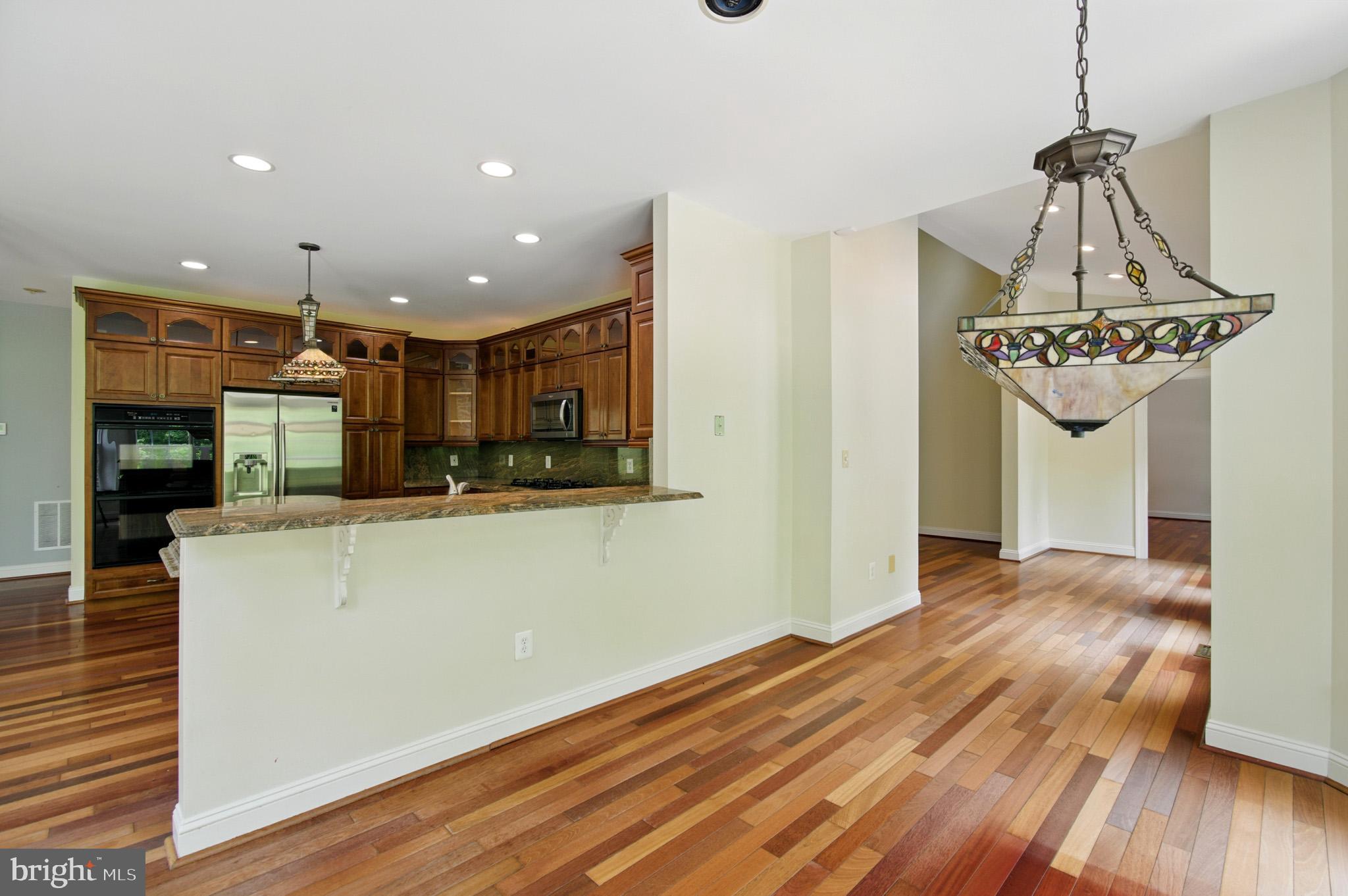 1002 Covington Way Annapolis, MD 21401 - Photo 25 of 78 Kitchen bar seating