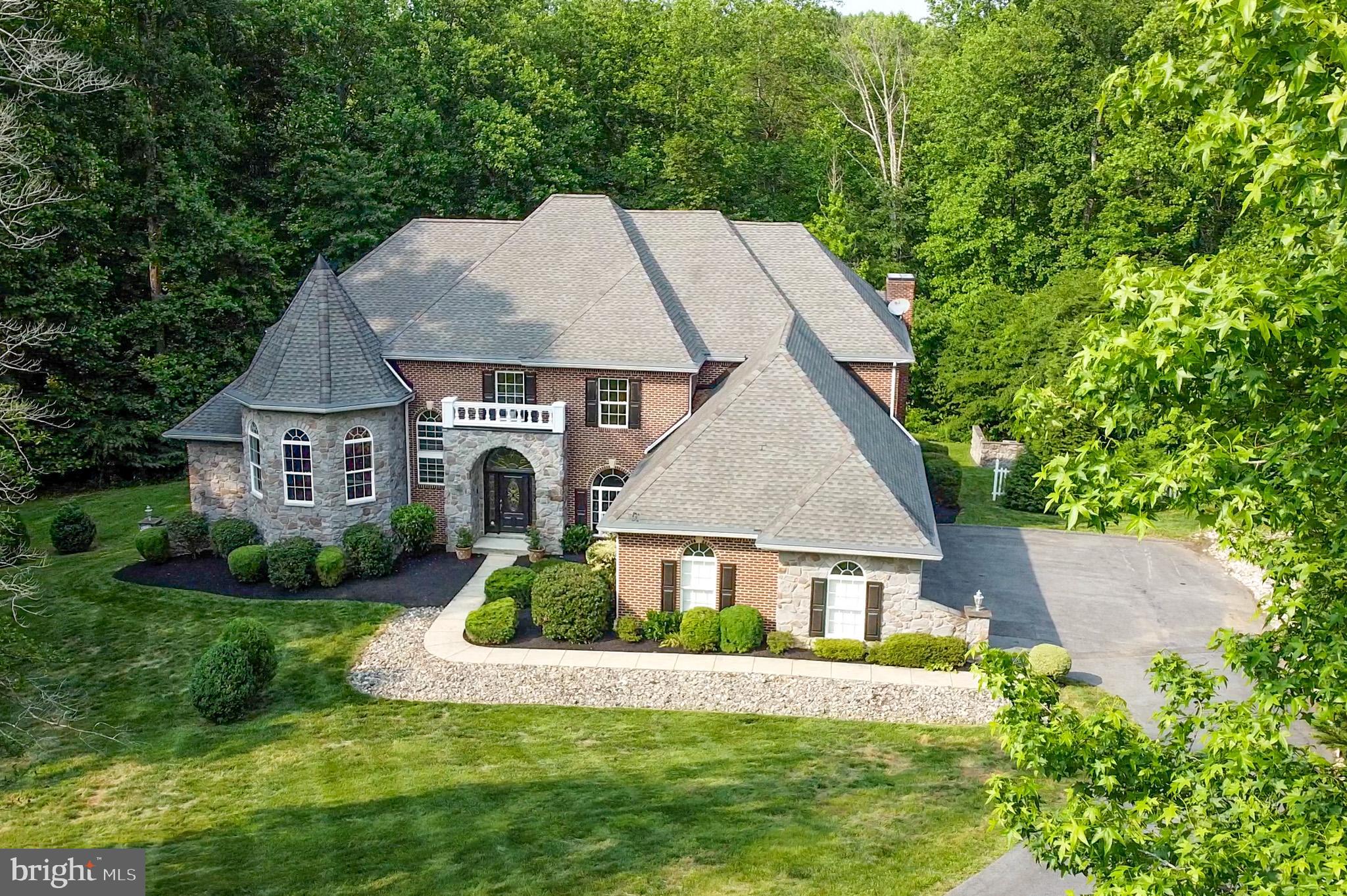 1002 Covington Way Annapolis, MD 21401 - Photo 4 of 78 an aerial view of a house with swimming pool next to a big yard