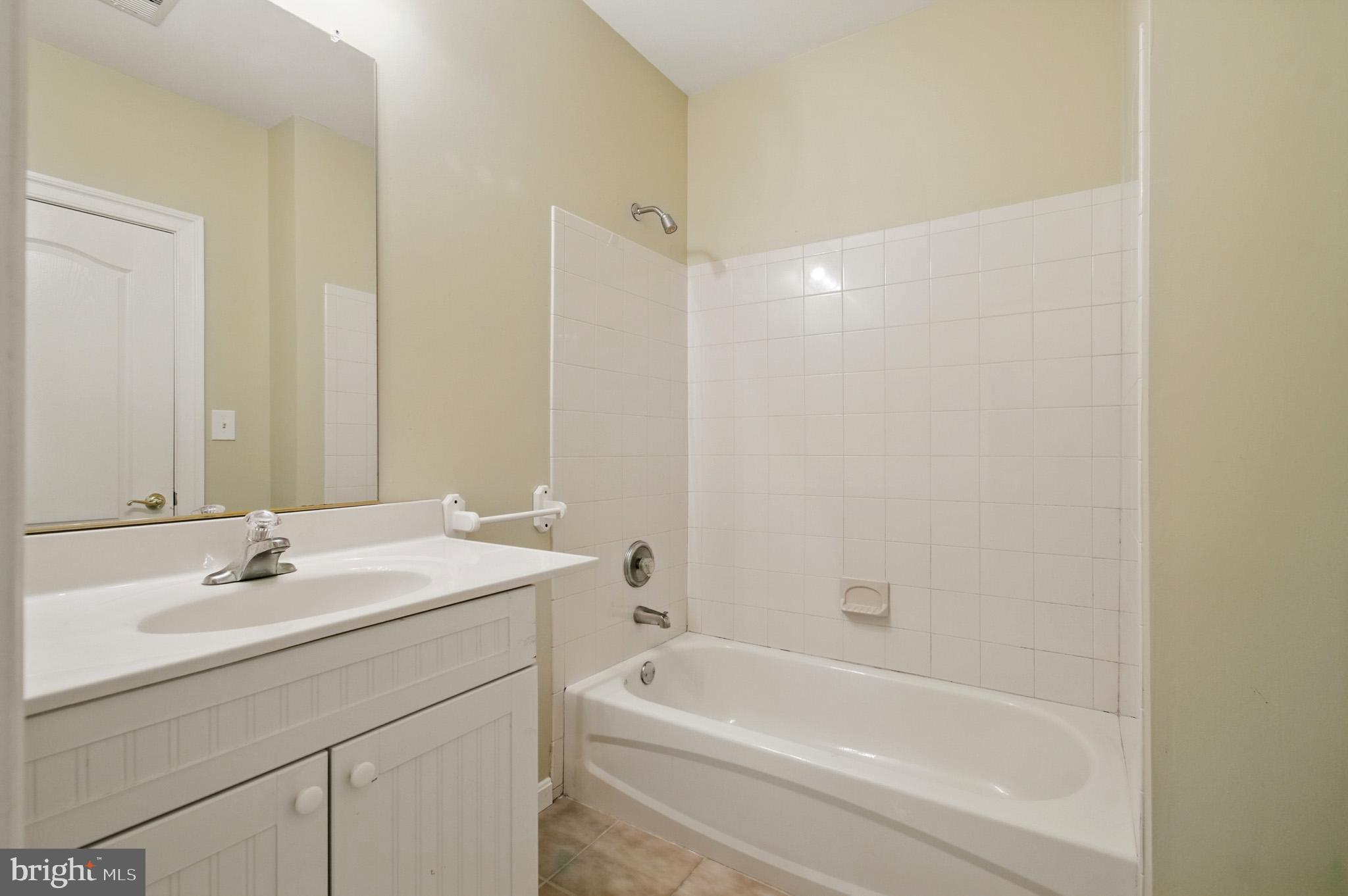 1002 Covington Way Annapolis, MD 21401 - Photo 53 of 78 a bathroom with a bathtub a sink a vanity and mirror